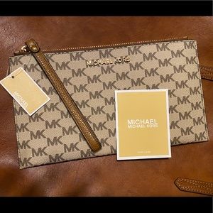 Michael Kors Jet Set pouch